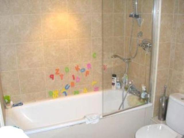  Image of 1 Bedroom Flat  To Rent at Odeon Parade, London Road, Isleworth TW7