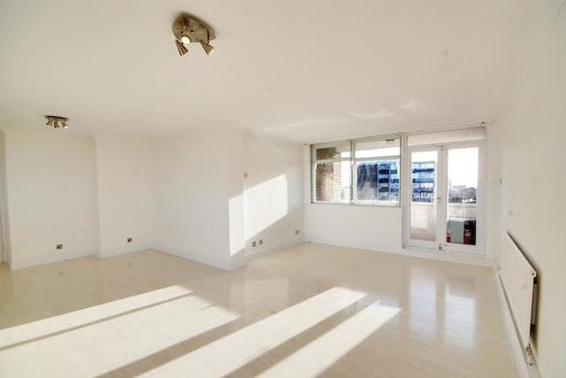  Image of 2 Bedroom Flat  To Rent at The Grange, The Knoll, Ealing W13