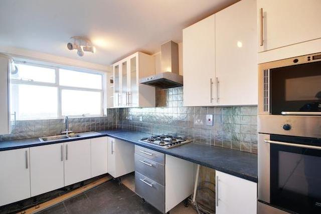  Image of 2 Bedroom Flat  To Rent at The Grange, The Knoll, Ealing W13