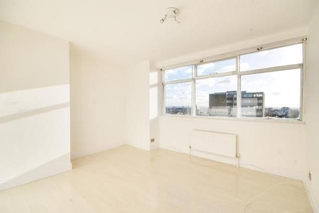  Image of 2 Bedroom Flat  To Rent at The Grange, The Knoll, Ealing W13
