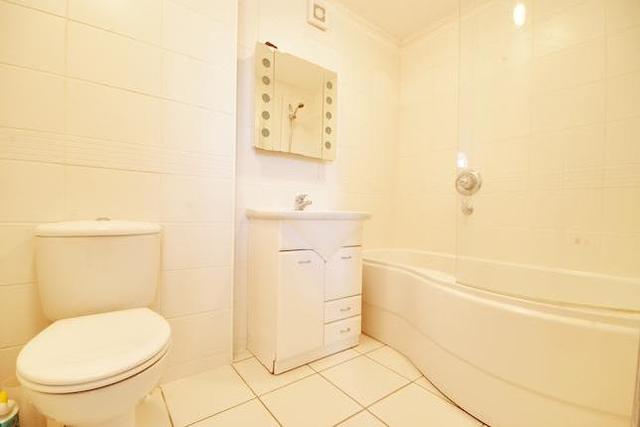  Image of 2 Bedroom Flat  To Rent at The Grange, The Knoll, Ealing W13