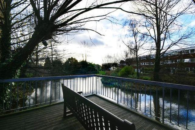  Image of 2 Bedroom Flat  To Rent at The Grange, The Knoll, Ealing W13