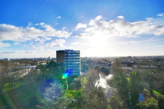  Image of 2 Bedroom Flat  To Rent at The Grange, The Knoll, Ealing W13