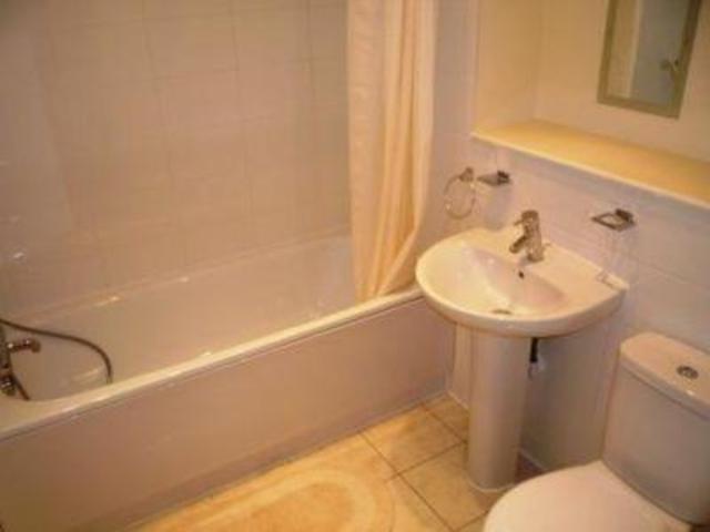  Image of 2 Bedroom Flat  To Rent at Academy Place, Isleworth TW7