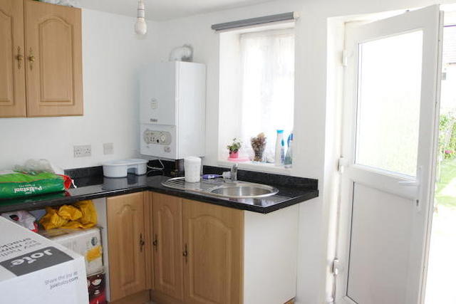  Image of 2 Bedroom Flat  To Rent at Manaton Crescent, Middlesex UB1