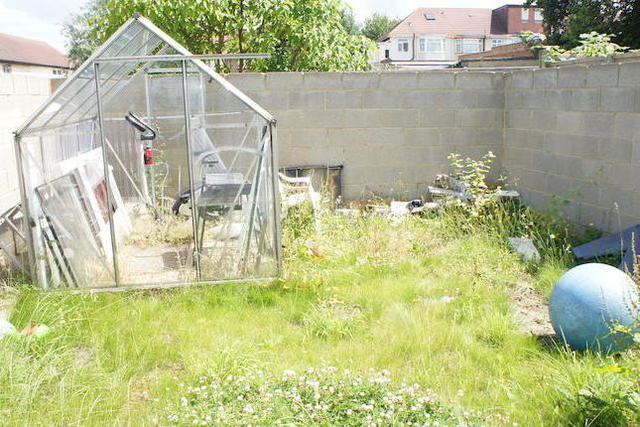  Image of 2 Bedroom Flat  To Rent at Manaton Crescent, Middlesex UB1