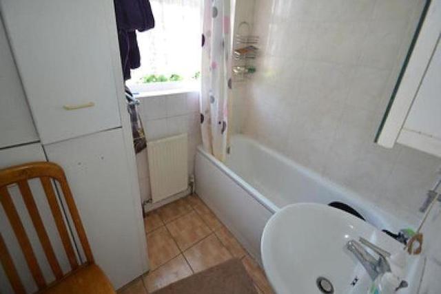  Image of 3 Bedroom   For Sale at Brockenhurst Avenue, Worcester Park KT4