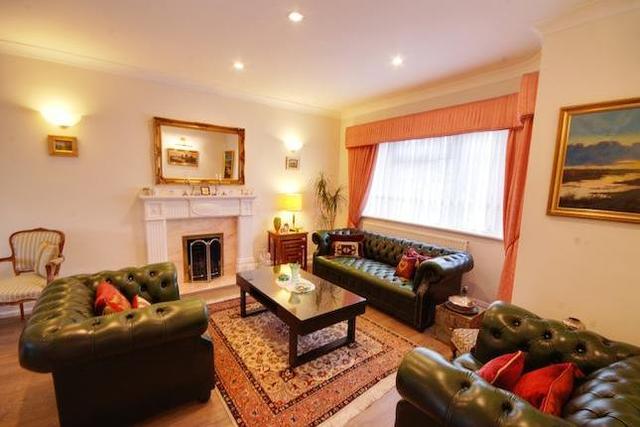  Image of 4 Bedroom Property  To Rent at Ashbourne Road, Ealing W5
