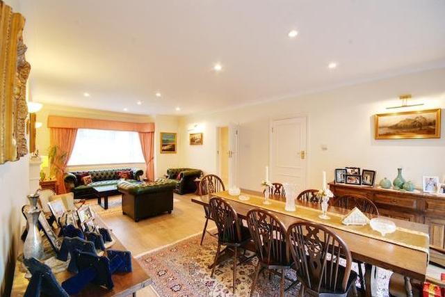  Image of 4 Bedroom Property  To Rent at Ashbourne Road, Ealing W5