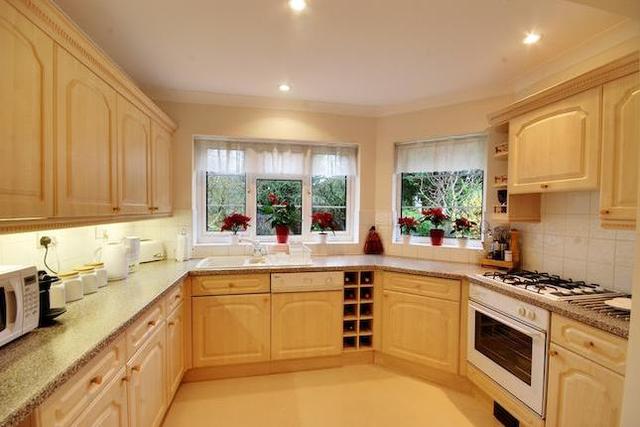  Image of 4 Bedroom Property  To Rent at Ashbourne Road, Ealing W5