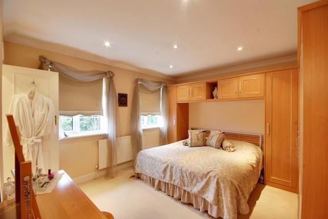  Image of 4 Bedroom Property  To Rent at Ashbourne Road, Ealing W5