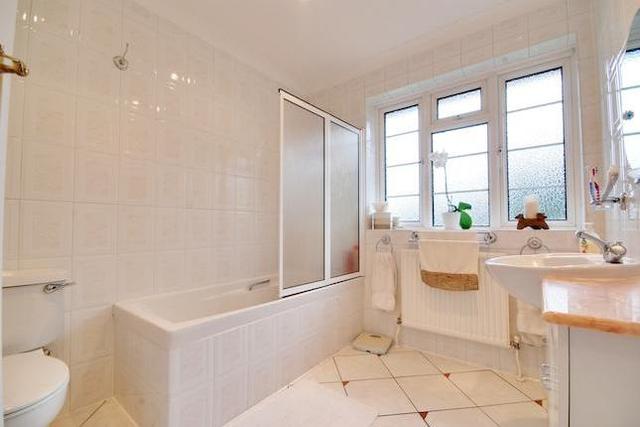  Image of 4 Bedroom Property  To Rent at Ashbourne Road, Ealing W5