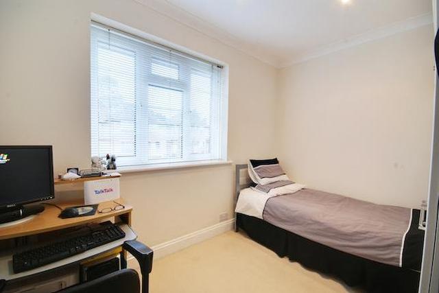  Image of 4 Bedroom Property  To Rent at Ashbourne Road, Ealing W5