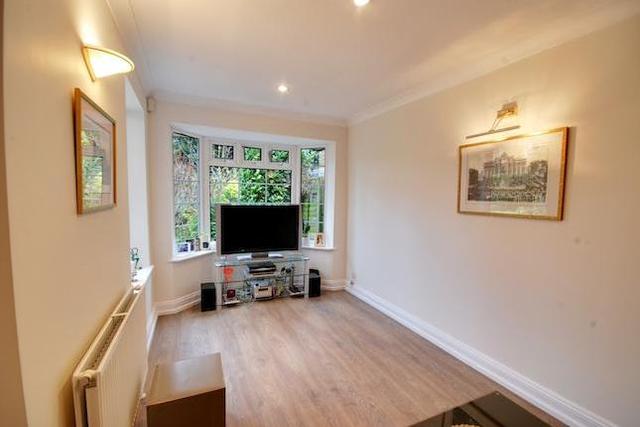  Image of 4 Bedroom Property  To Rent at Ashbourne Road, Ealing W5