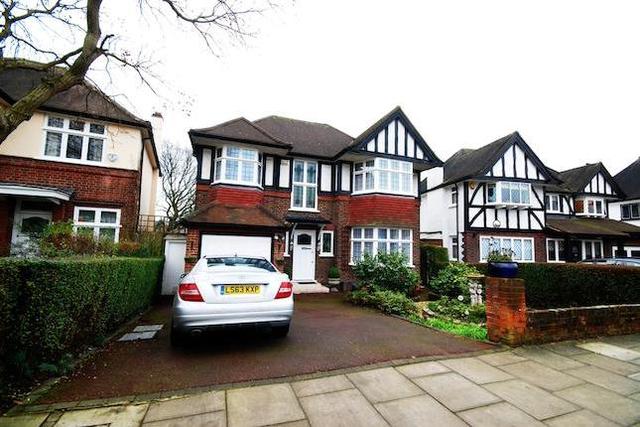  Image of 4 Bedroom Property  To Rent at Corringway, Ealing W5