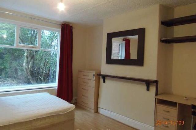 Image of 4 Bedroom Property  To Rent at Yew Tree Road, Fallowfield, Manchester M14