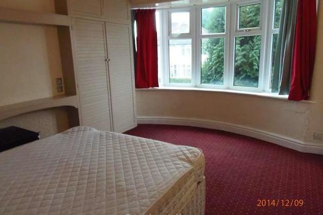  Image of 4 Bedroom Property  To Rent at Yew Tree Road, Fallowfield, Manchester M14