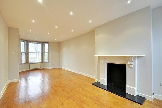  Image of 2 Bedroom Flat  To Rent at Barrowgate Road, Chiswick W4