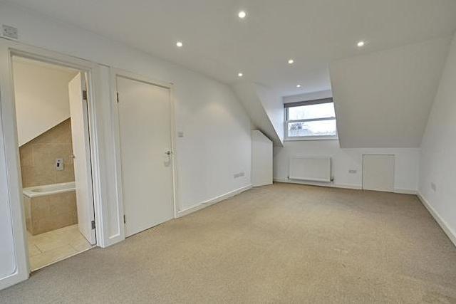  Image of 2 Bedroom Flat  To Rent at Barrowgate Road, Chiswick W4