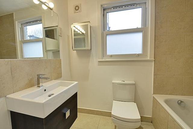  Image of 2 Bedroom Flat  To Rent at Barrowgate Road, Chiswick W4
