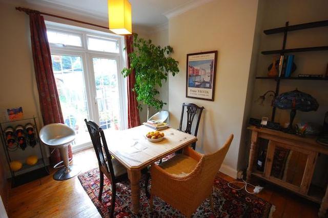  Image of 3 Bedroom Property  To Rent at Hartham Road, Isleworth TW7