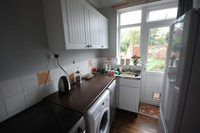  Image of 3 Bedroom Property  To Rent at Hartham Road, Isleworth TW7