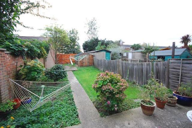  Image of 3 Bedroom Property  To Rent at Hartham Road, Isleworth TW7