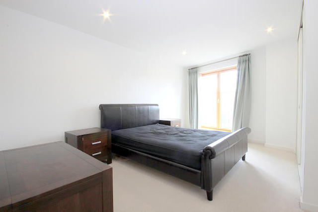 Image of 1 Bedroom Flat  To Rent at Wingate Square, Clapham, London SW4