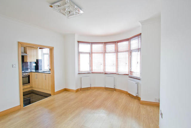  Image of 2 Bedroom Flat  To Rent at Haycroft Gardens, London, Kensal Rise NW10