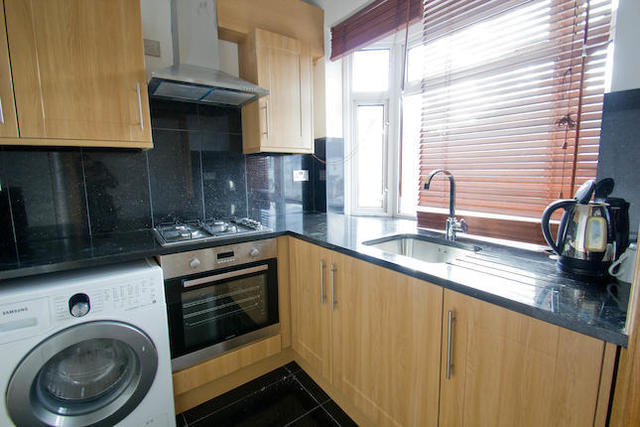  Image of 2 Bedroom Flat  To Rent at Haycroft Gardens, London, Kensal Rise NW10