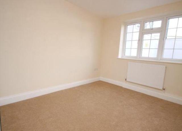  Image of 2 Bedroom Flat  To Rent at Windmill Road, London W5