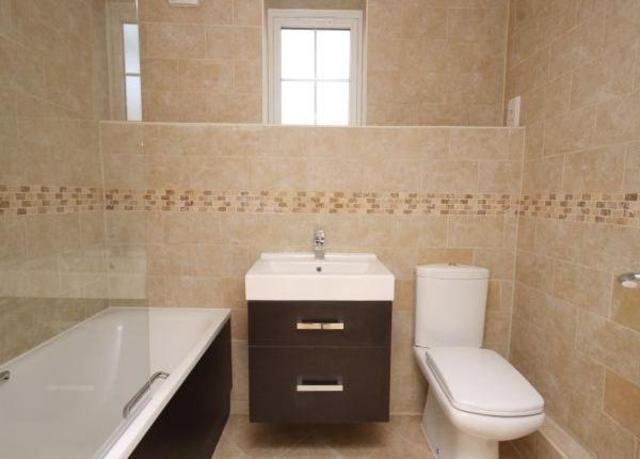  Image of 2 Bedroom Flat  To Rent at Windmill Road, London W5