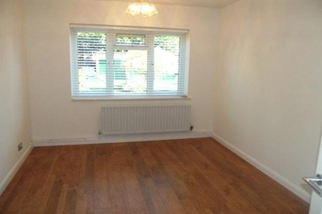  Image of 2 Bedroom Maisonette  To Rent at Gordon Road, London E4