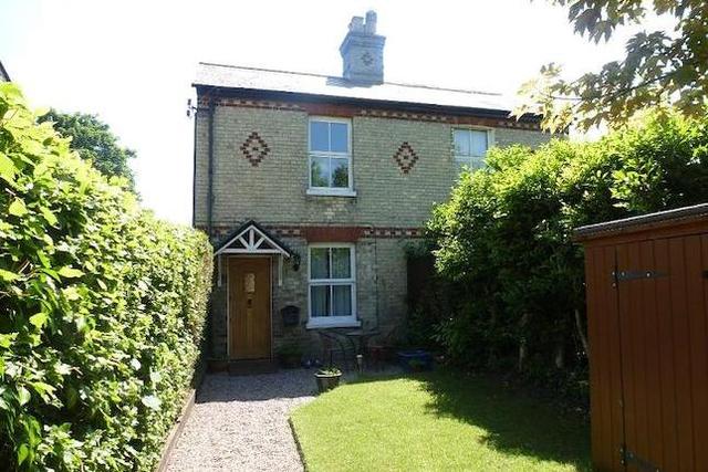  Image of 2 Bedroom Property  To Rent at Nightingale Cottages, Trumpington Road, Cambridge CB2