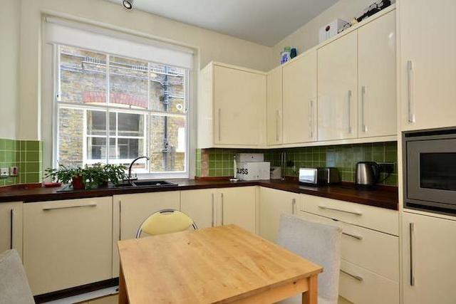  Image of 3 Bedroom Flat  To Rent at Albert Bridge Road, Battersea SW11
