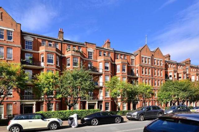  Image of 3 Bedroom Flat  To Rent at Albert Bridge Road, Battersea SW11
