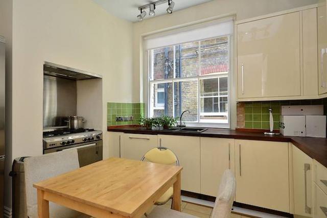  Image of 3 Bedroom Flat  To Rent at Albert Bridge Road, Battersea SW11