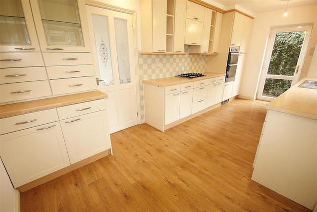  Image of 4 Bedroom   For Sale at Edgerton Court, Tadcaster LS24