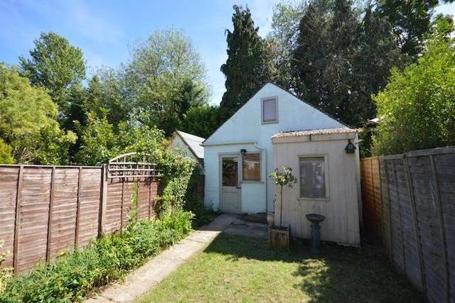  Image of 4 Bedroom Property  To Rent at Manor Way, Banstead SM7
