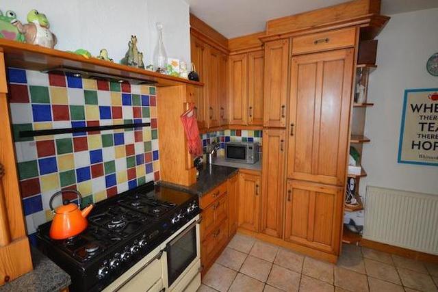 kitchen Image of 4 Bedroom Property To Rent at Manor Way, Banstead SM7 Image of kitchen