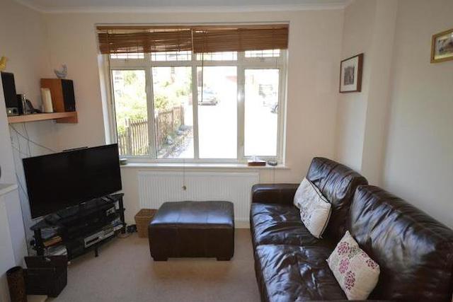  Image of 4 Bedroom Property  To Rent at Manor Way, Banstead SM7