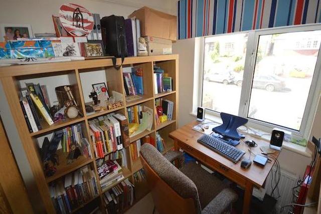  Image of 4 Bedroom Property  To Rent at Manor Way, Banstead SM7
