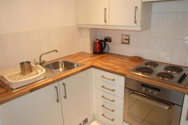  Image of 2 Bedroom Flat  To Rent at Wooldridge Close, Feltham TW14