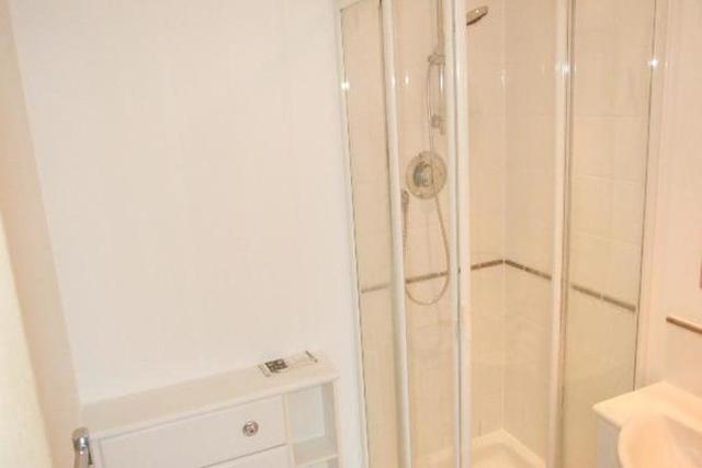  Image of 2 Bedroom Flat  To Rent at Wooldridge Close, Feltham TW14