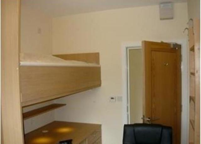  Image of 1 Bedroom Property to rent at Maple Road, Poole BH15