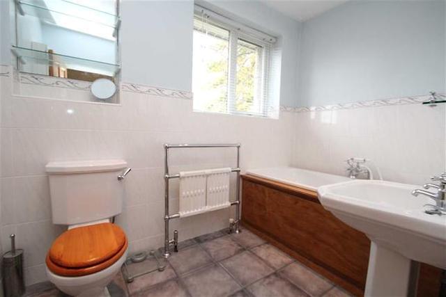  Image of 3 Bedroom Detached to rent at Bishops Walk, Chislehurst, Kent BR7