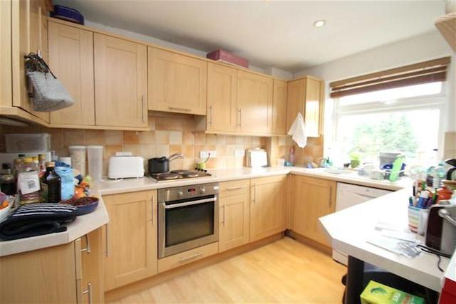  Image of 4 Bedroom Town House to rent at Dunstan Glade, St. Johns Road, Petts Wood, Orpington BR5