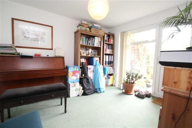  Image of 4 Bedroom Town House to rent at Dunstan Glade, St. Johns Road, Petts Wood, Orpington BR5