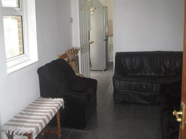  Image of 6 Bedroom Property to rent at Osborne Road, Winton, Bournemouth BH9