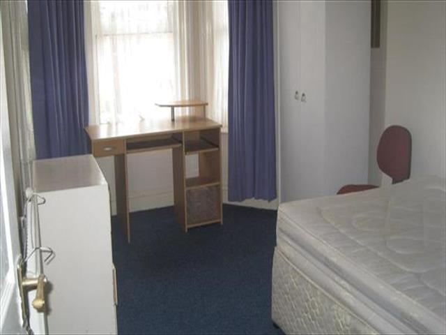  Image of 6 Bedroom Property to rent at Osborne Road, Winton, Bournemouth BH9